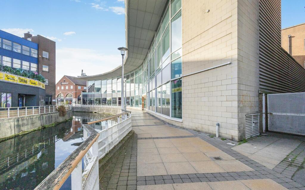 8670615exterior04.jpg