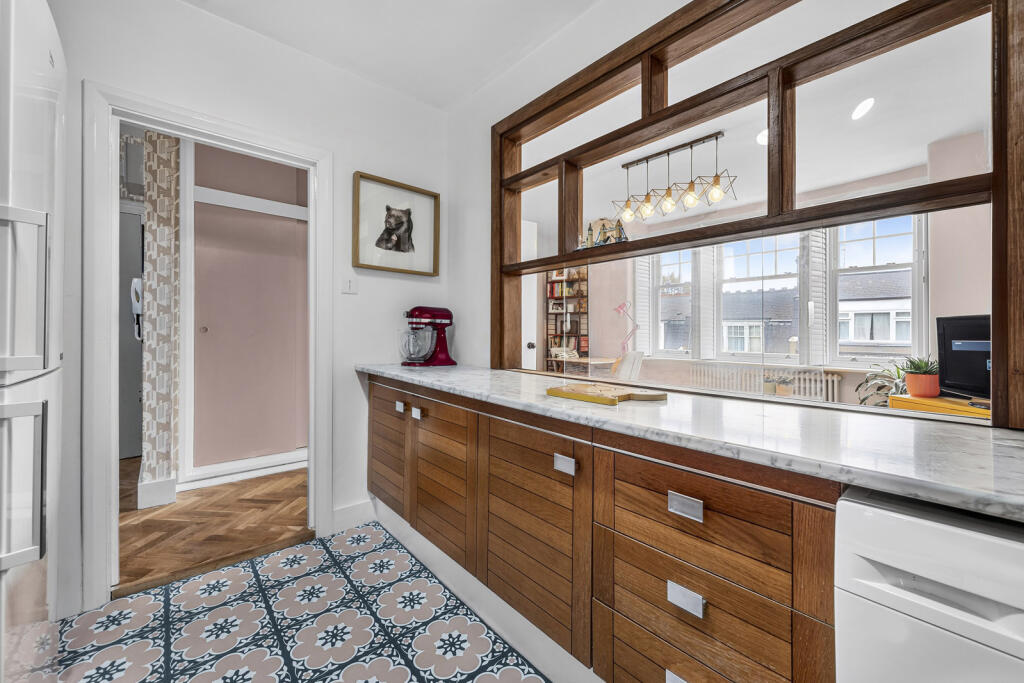 Apartment in London - View 5