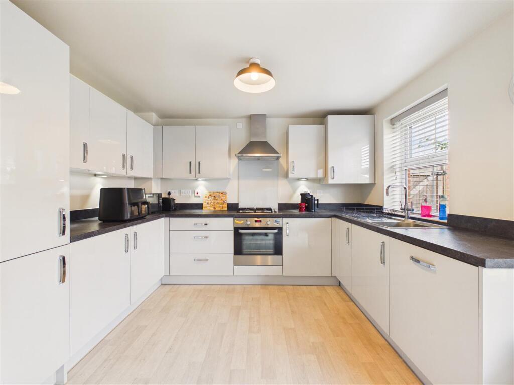 House in Hull - View 5
