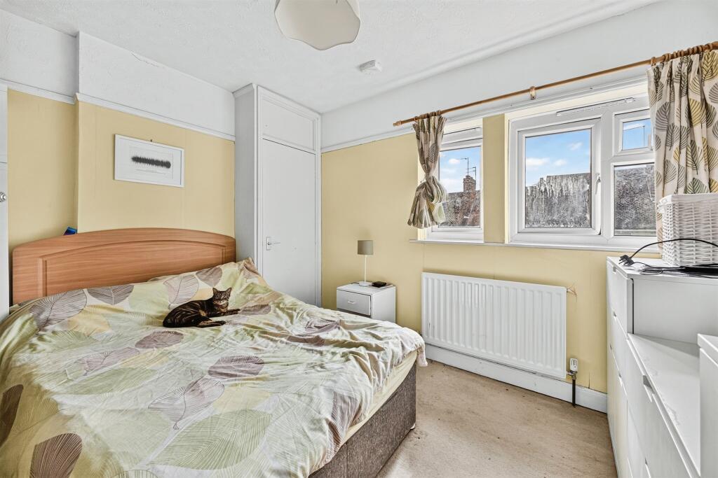 House in Northampton, Kingsthorpe - More