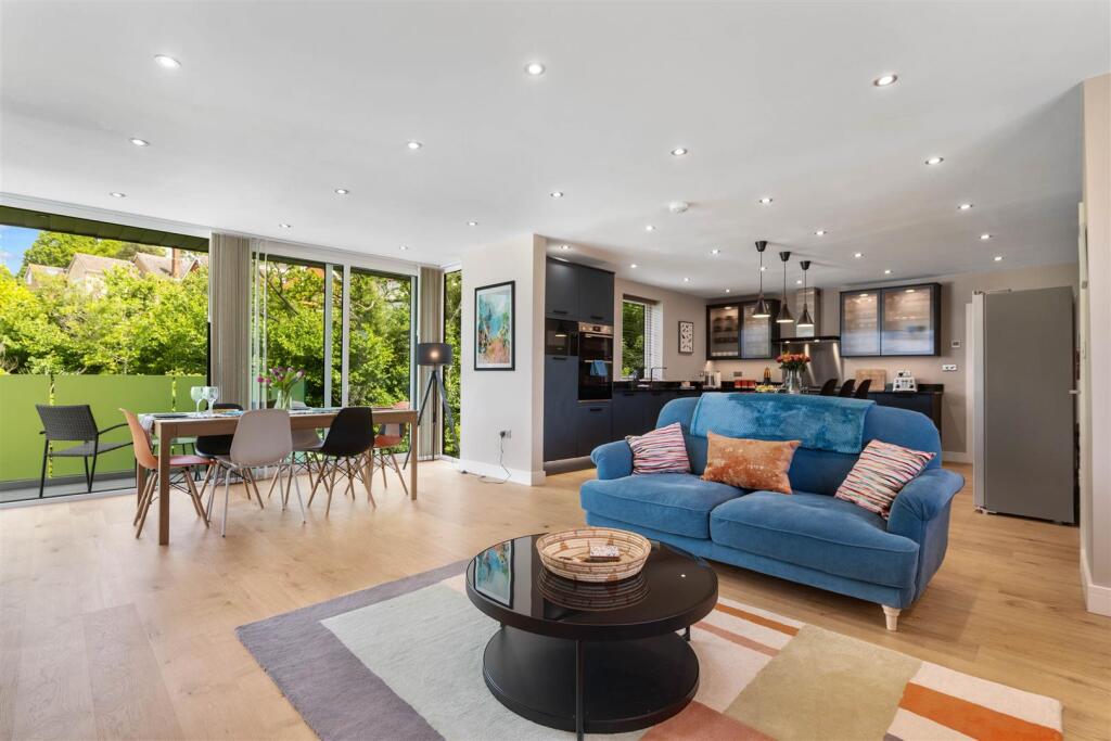 House in Worcester - View 4