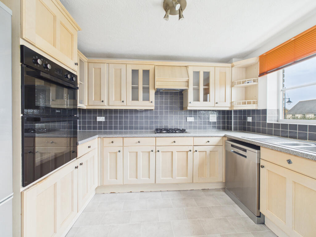 Sallow Close, St. Marys Island, Chatham, Kent, ME4 – další