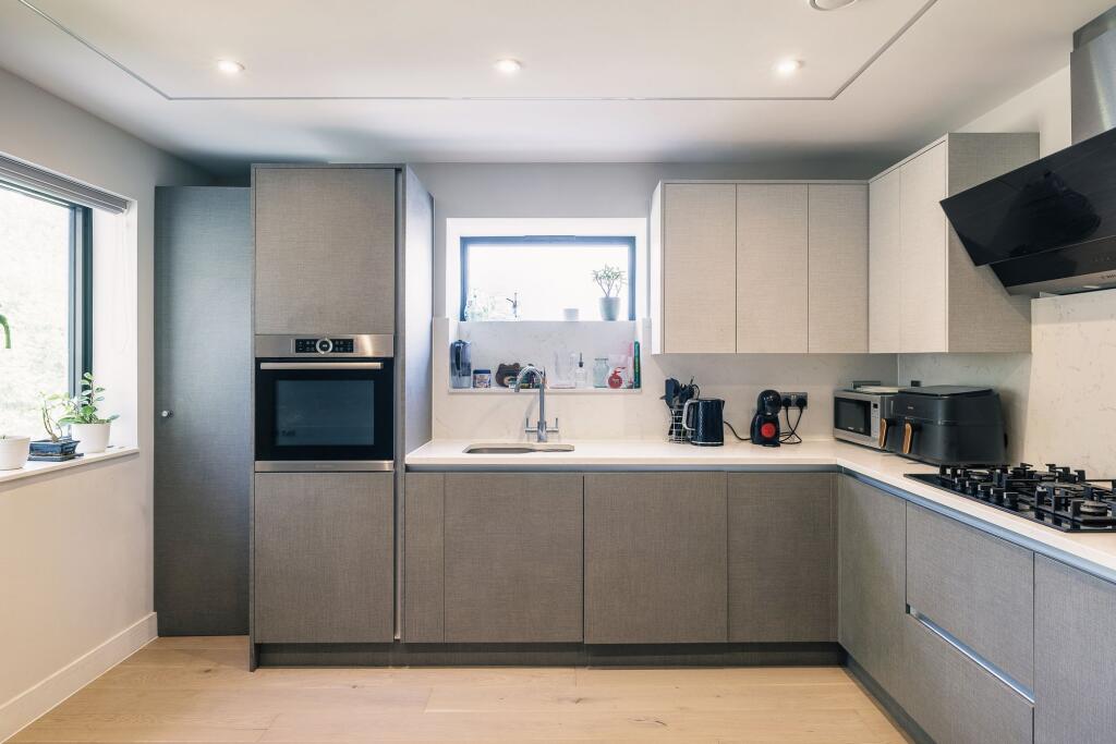 Apartment in Croydon - View 2