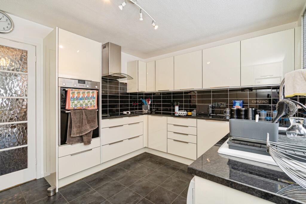 Riverview Drive, Upton, Norwich, Norfolk, NR13 photo 3