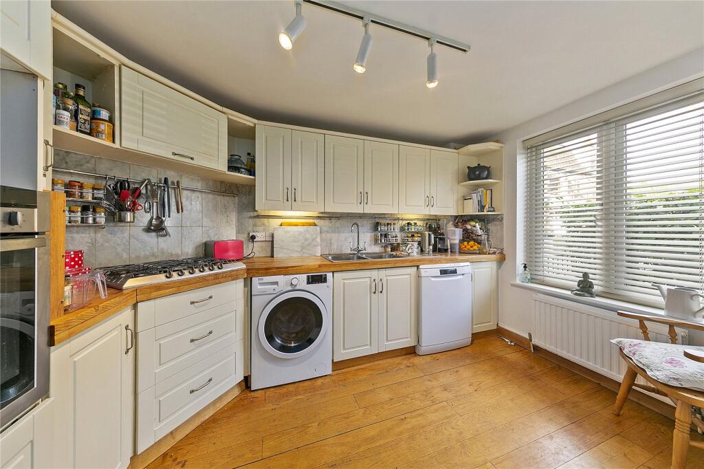 Oxford Row, Sunbury – pohled 5