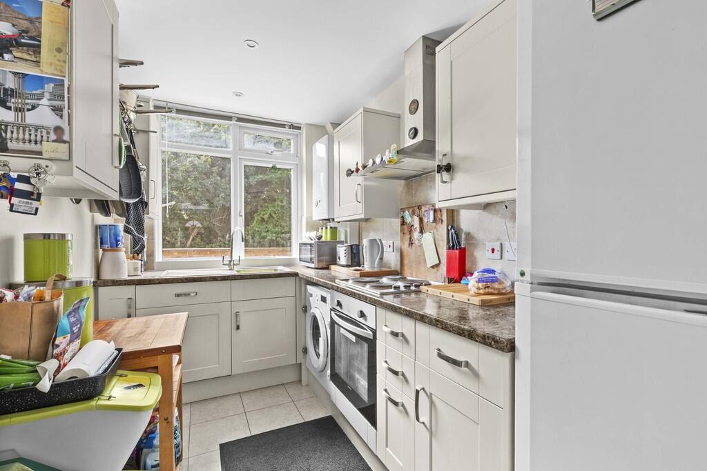 Apartment in Amersham, Little Chalfont - View 5
