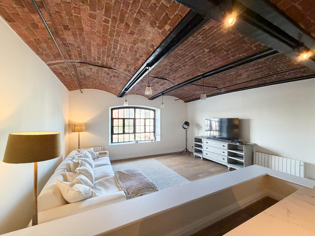 Apartment in Liverpool - More