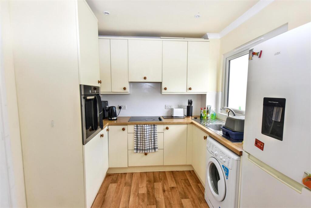 Pengeron Avenue, Tolvaddon, Redruth – další