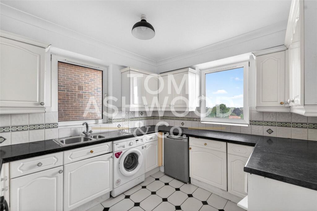 Apartment in Ilford - View 4