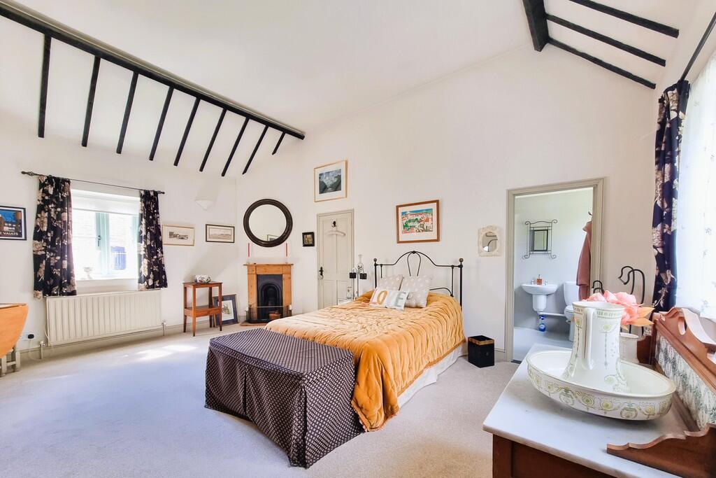 House in Havant, Hampshire - View 4