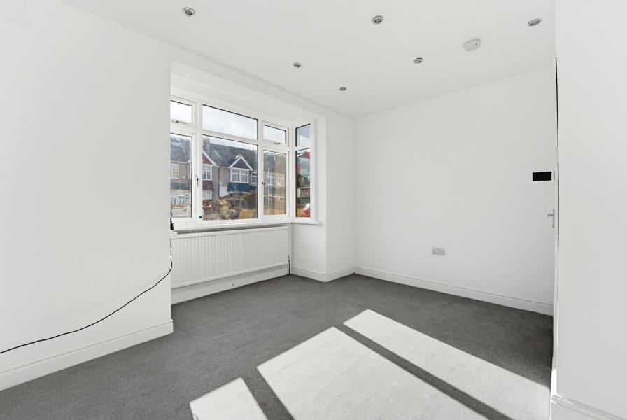 Clifton Road, UB6 photo 4