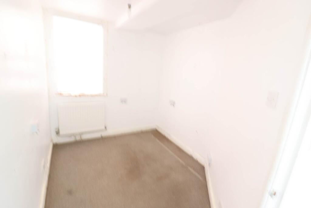 House in High Wycombe, Castlefield - View 5