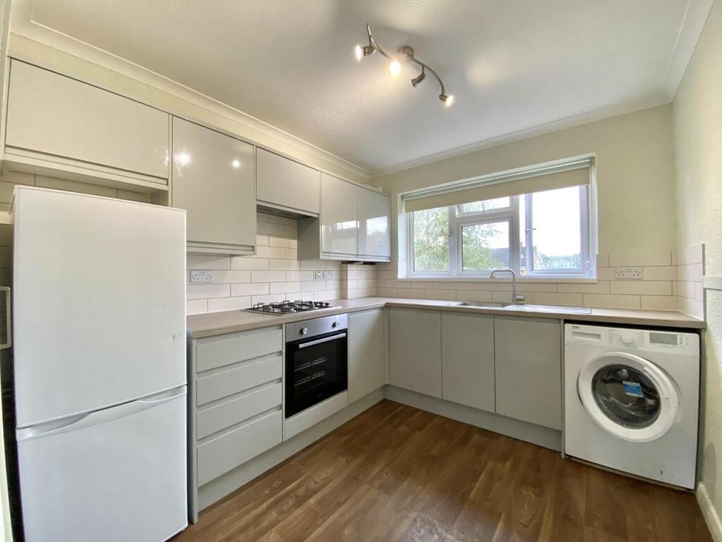 Apartment in Southall - View 4