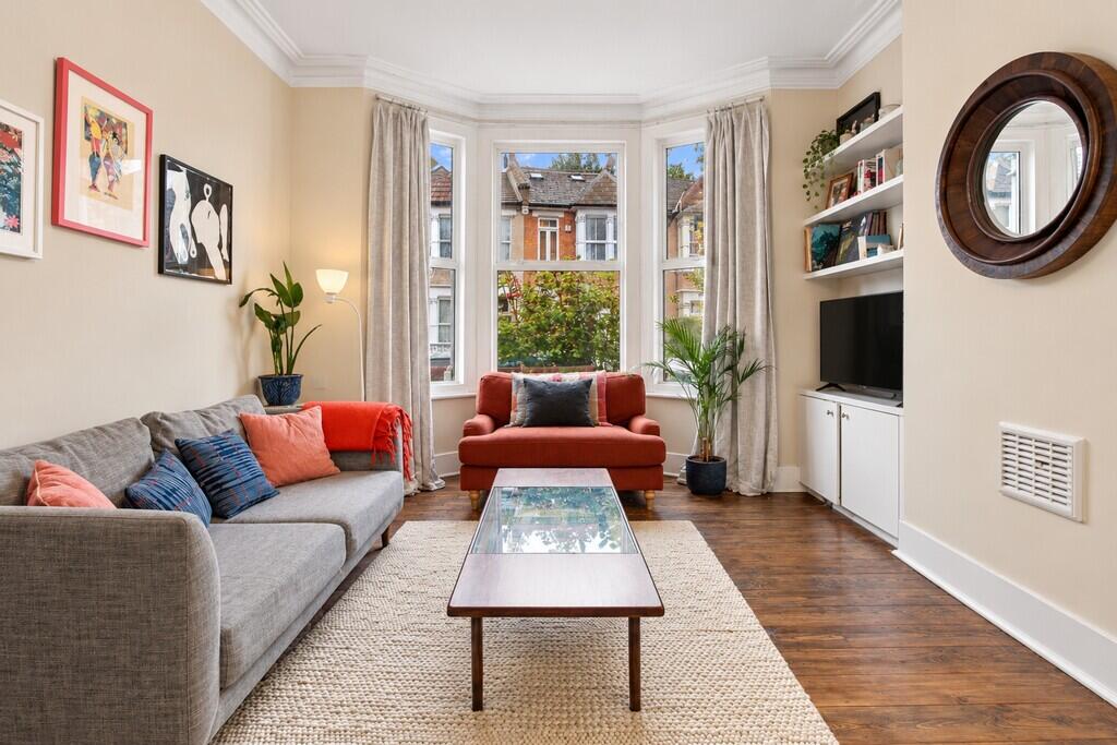 Apartment in London, Harlesden - More