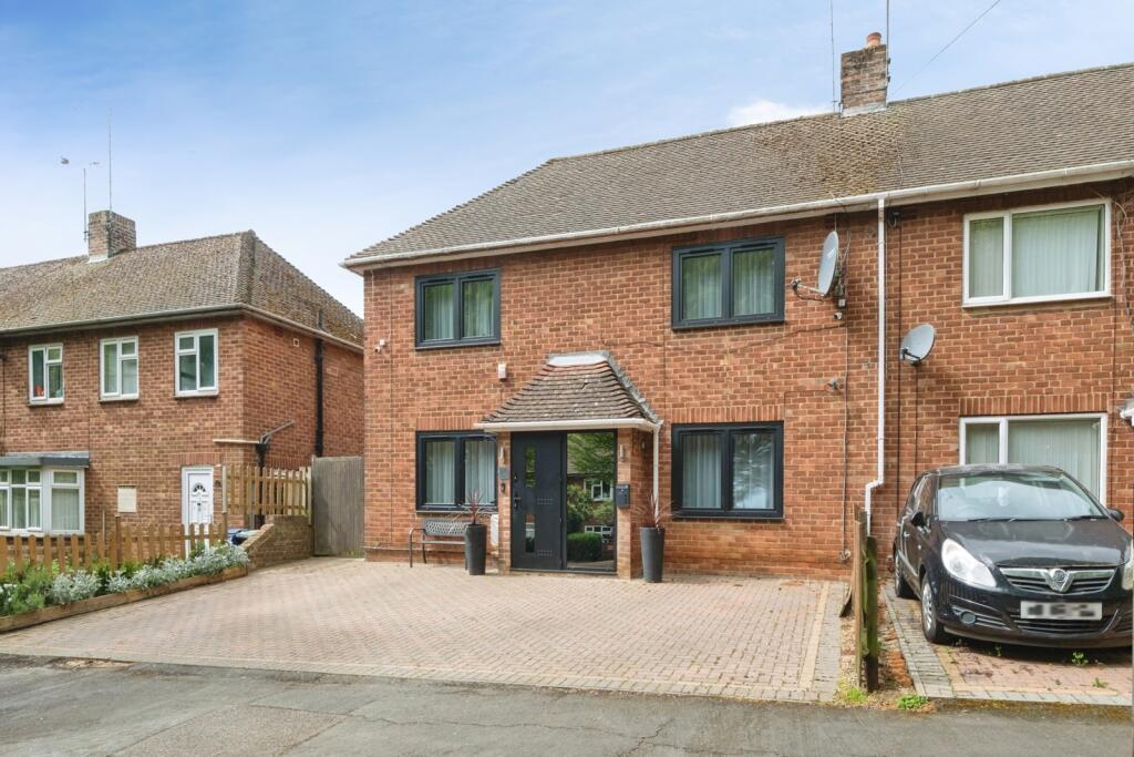 Main image of property: Ferndale Road, Banbury, Oxfordshire, OX16