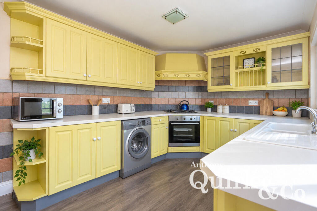 House in Southend-on-Sea - View 4
