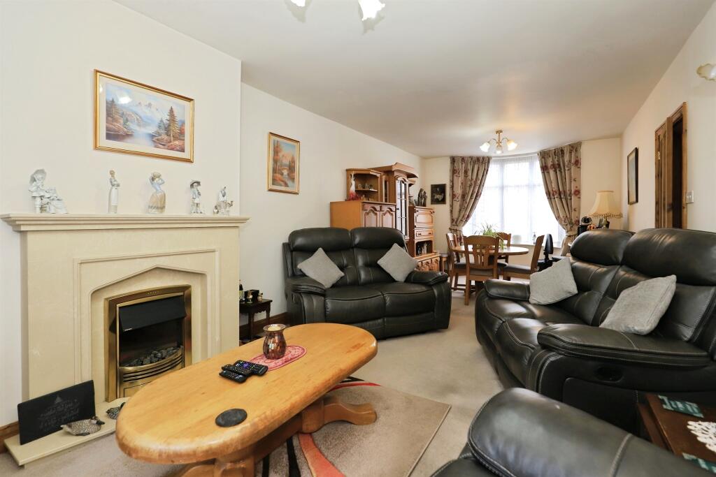 House in Wolverhampton, Compton - More
