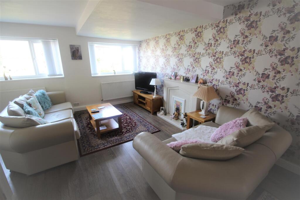 Glendale Drive, Bradford, BD6 photo 5