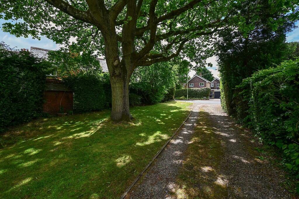 Hawley Road, Blackwater, Camberley photo 2