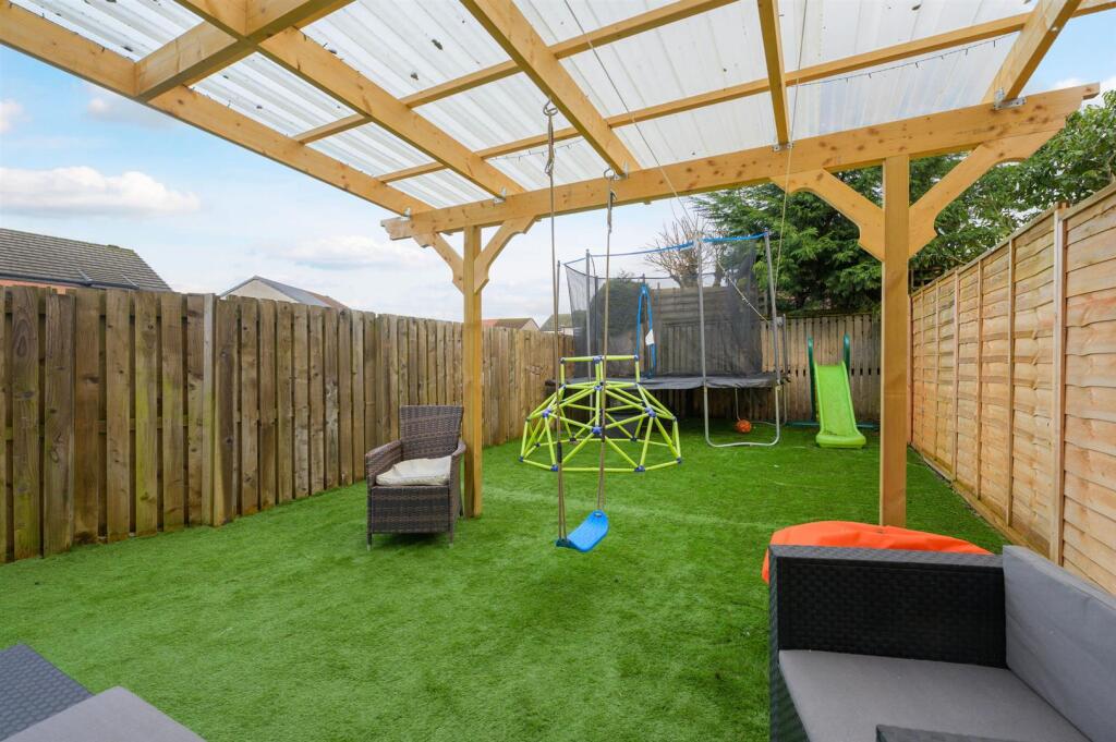 Young Crescent, Bathgate photo 4