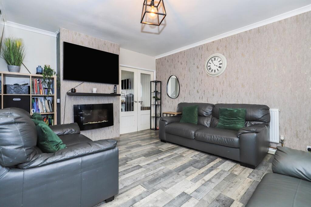 Telford Gardens, Merry Hill, Wolverhampton photo 4