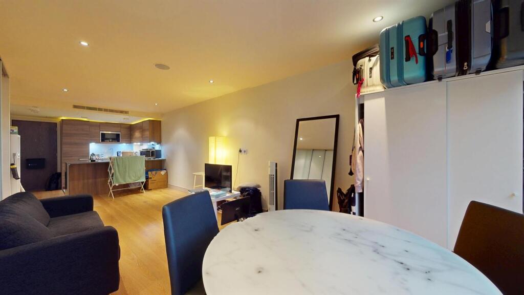 Townmead Road, Imperial Wharf photo 3