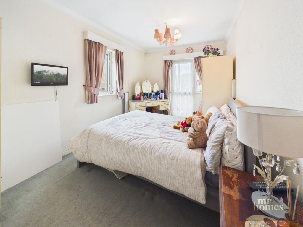 Apartment in Cardiff, Fairwater - More
