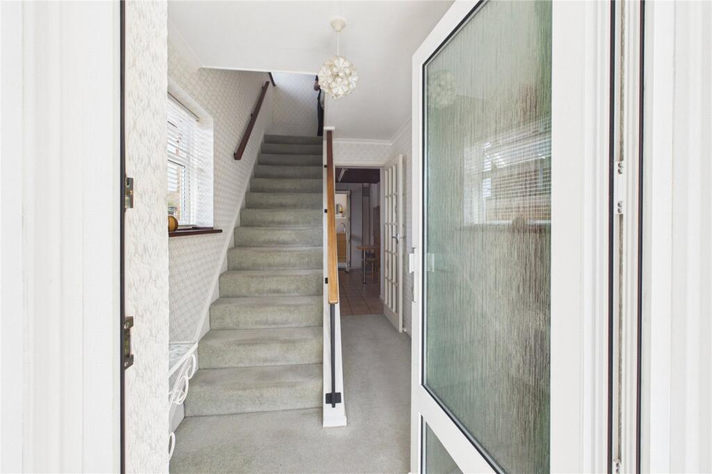 Lynwood Grove, Swindon, Wiltshire, SN2 photo 2