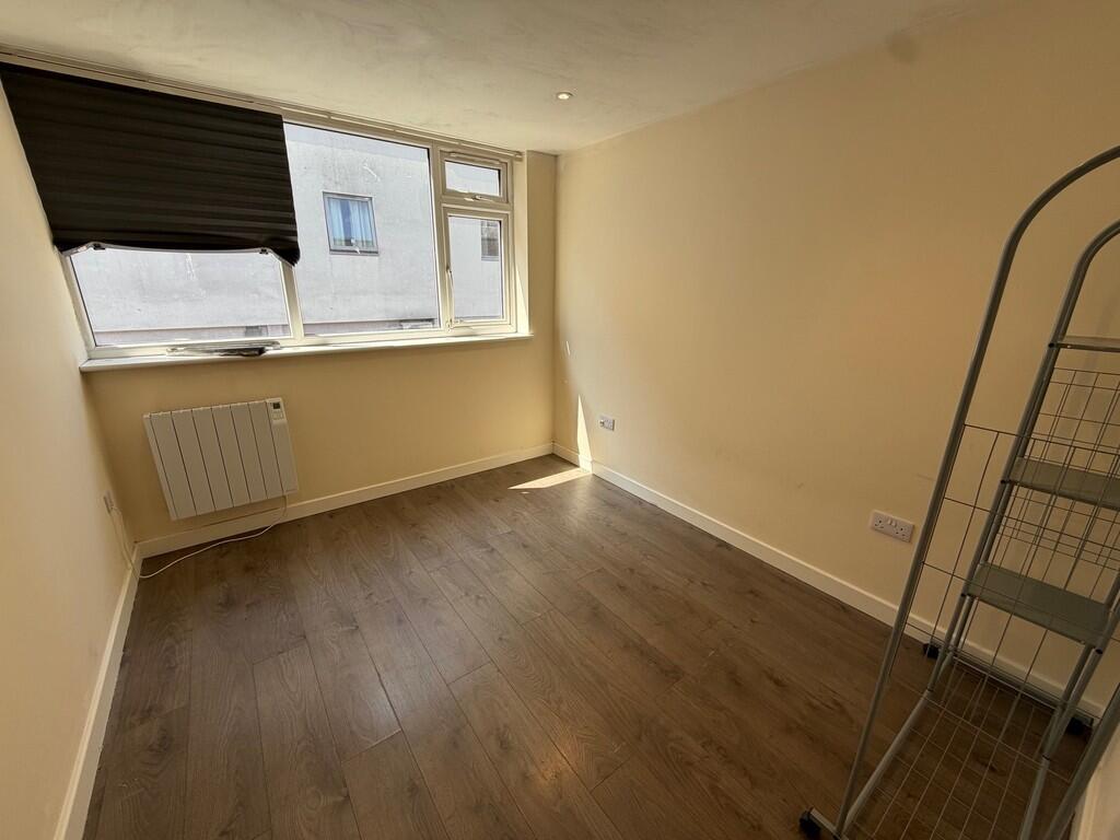 Apartment in Southampton - View 5