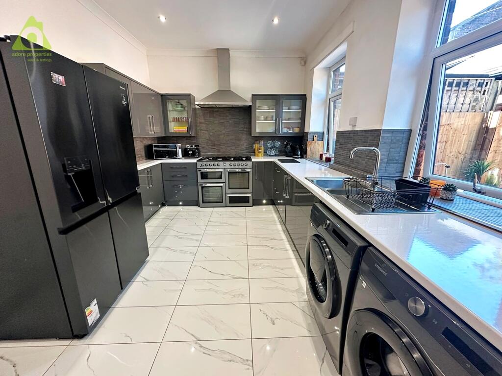 House in Bolton, Dobb Brow, Westhoughton - View 5