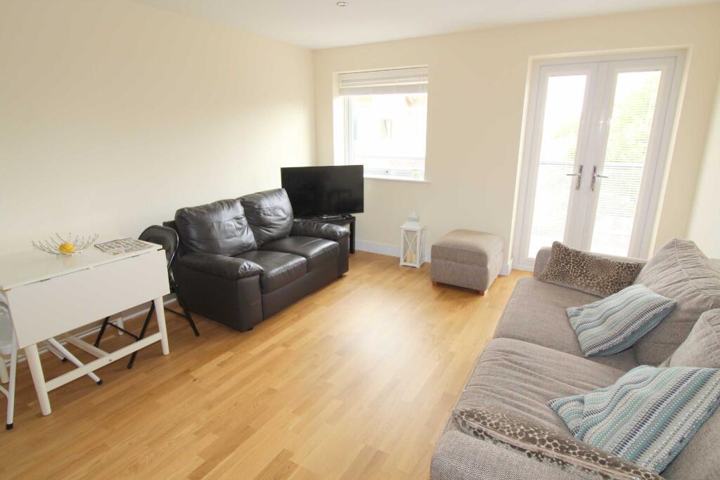 Apartment in Swindon, Old Town, South Swindon - View 4