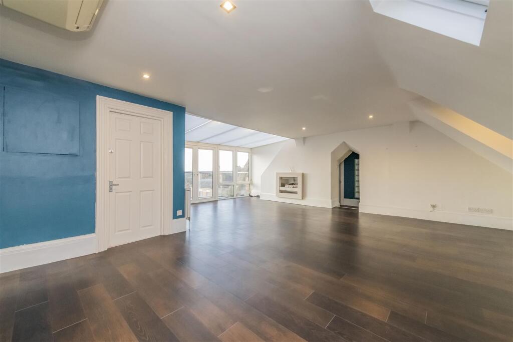 Apartment in Northampton - View 3