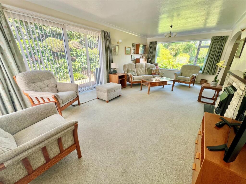 House in Totland, Colwell Bay - View 4