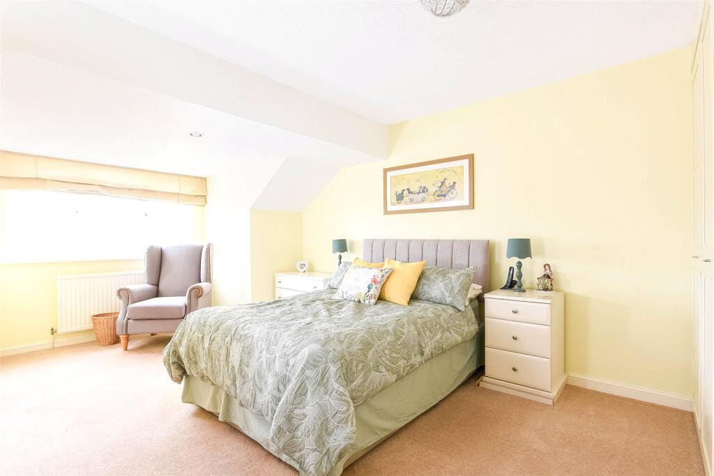 Cherry Leys, Steeple Claydon, Buckinghamshire, MK18 photo 5