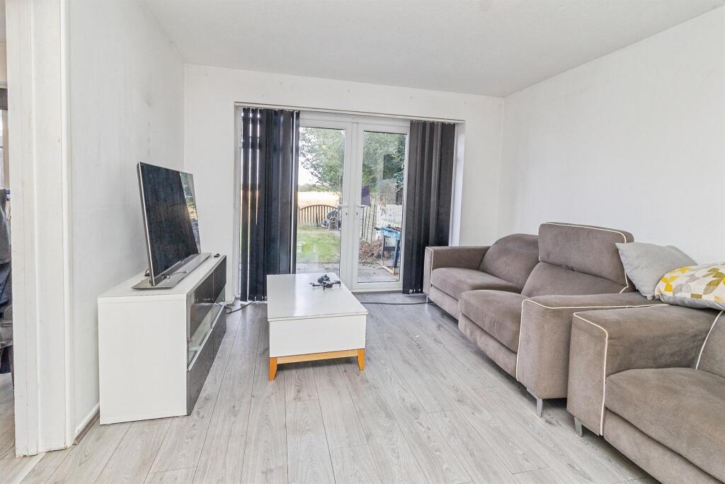 House in Hockliffe, Central Bedfordshire - More