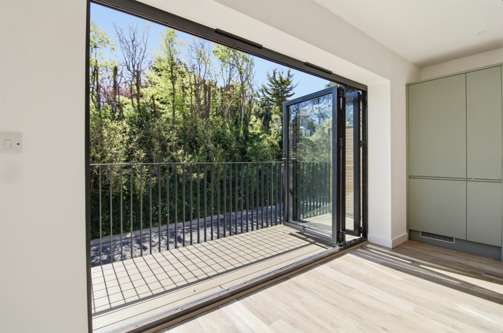 Blatchington Road, Seaford photo 5