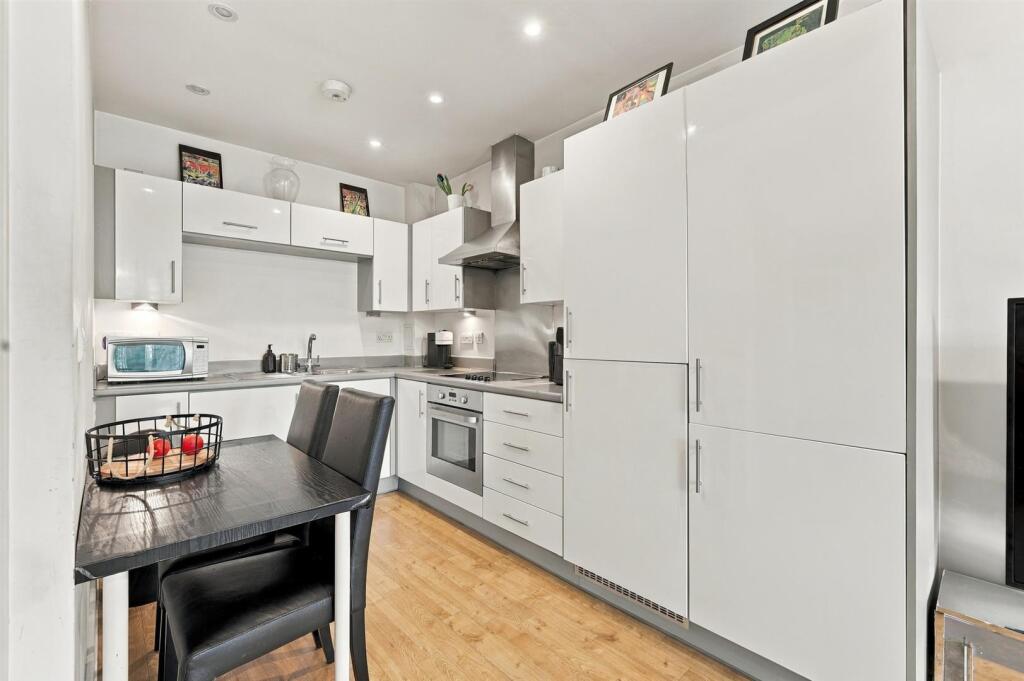Apartment in London - View 4