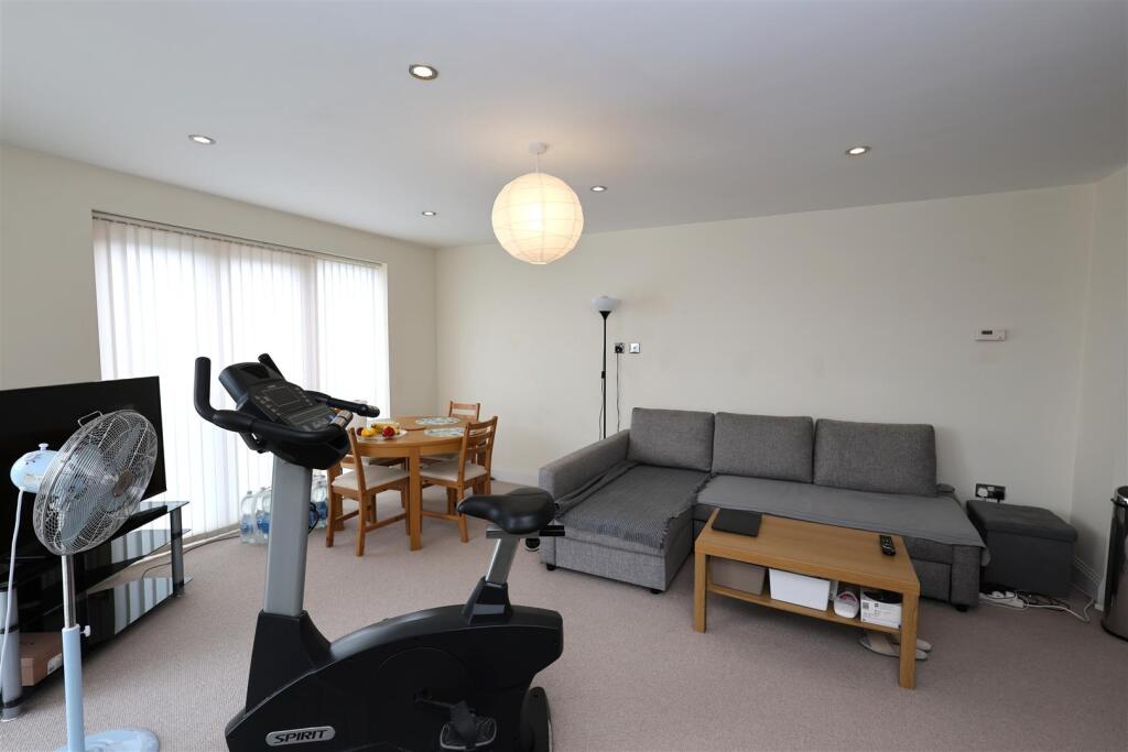 Apartment in Tonbridge - View 5