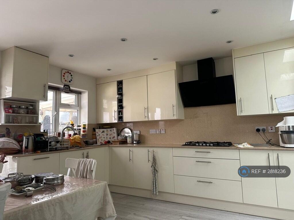 Main image of property: Broomgrove Gardens, Edgware, HA8