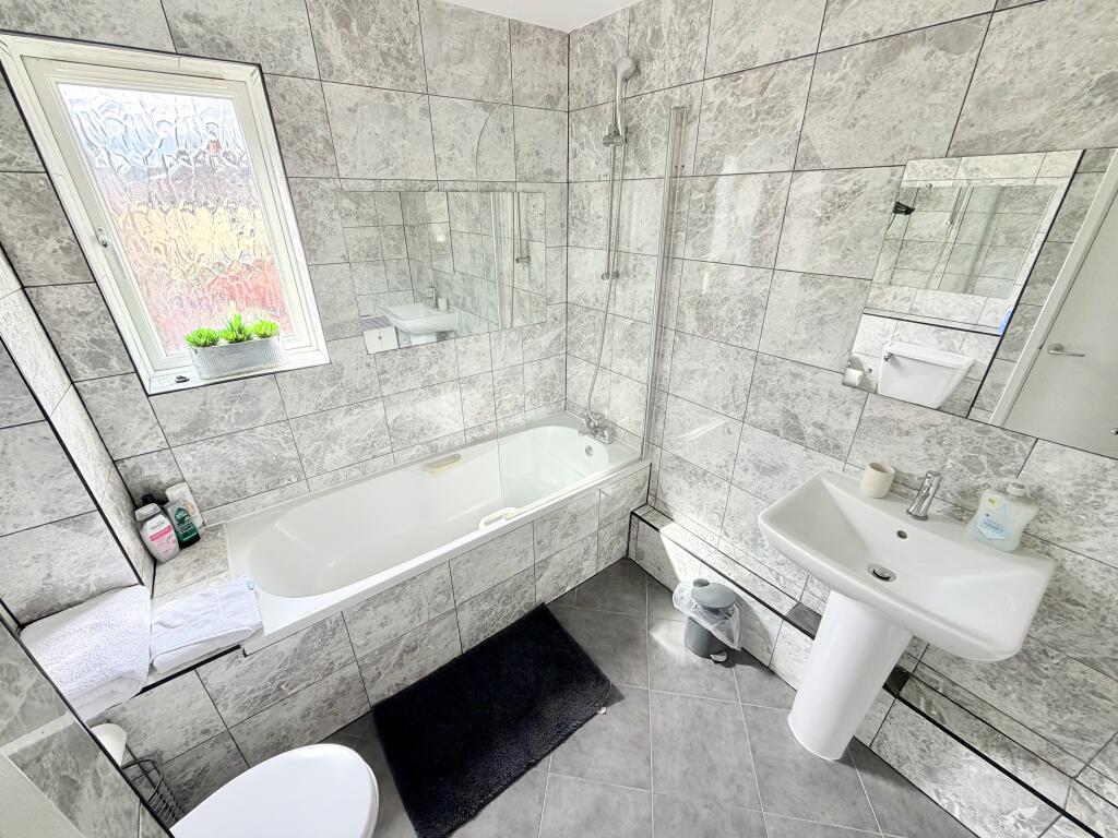 Apartment in Northampton, Raunds - More
