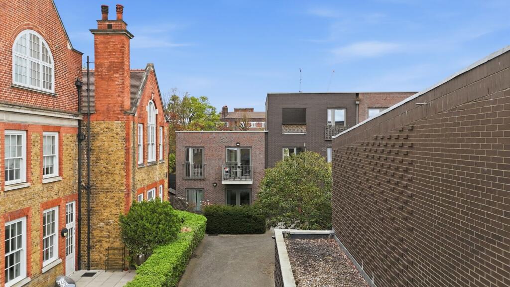 Main image of property: Monsey Place, Rhodewell Apartments, E1