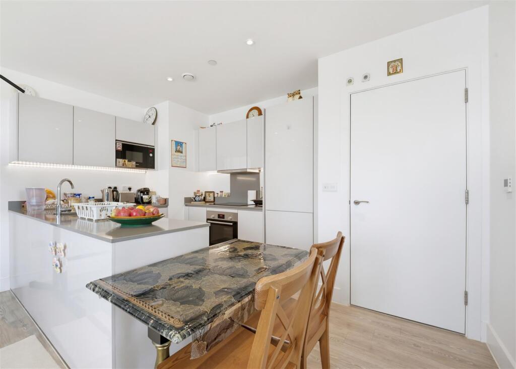Apartment in London - View 4