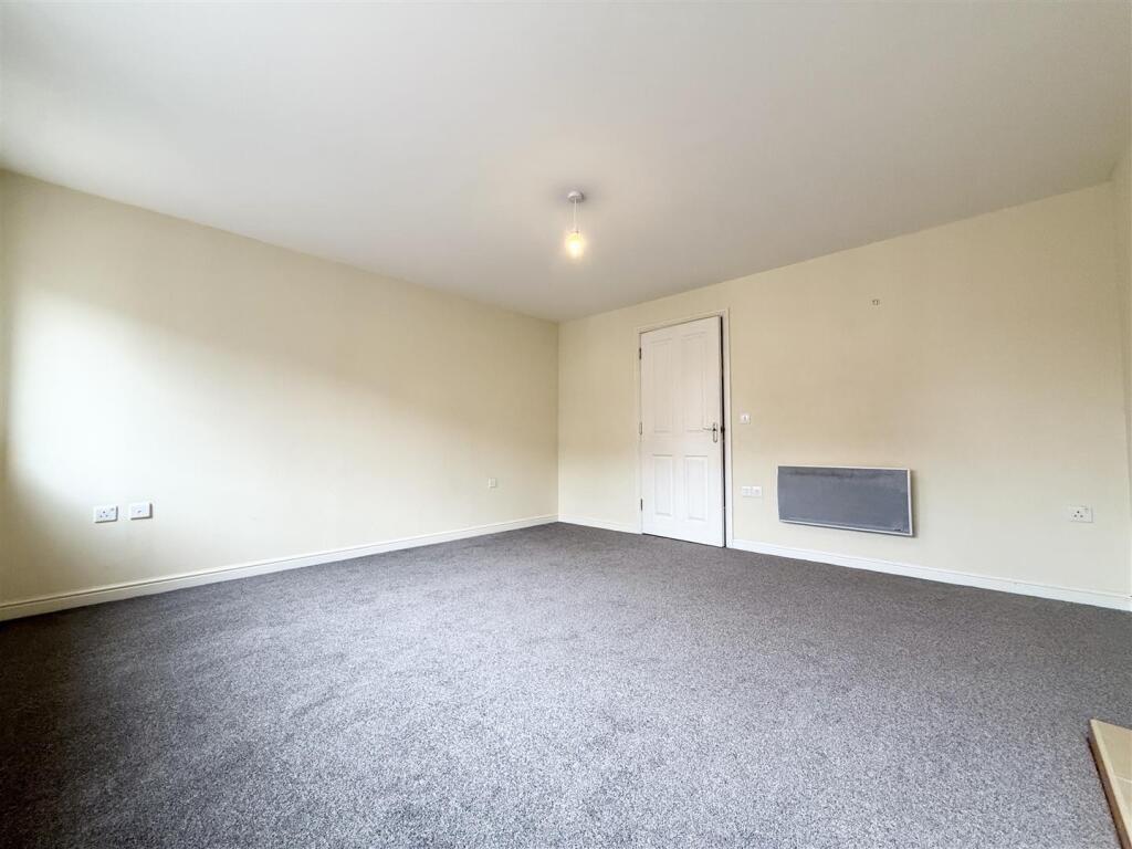 Apartment in Southampton - View 5