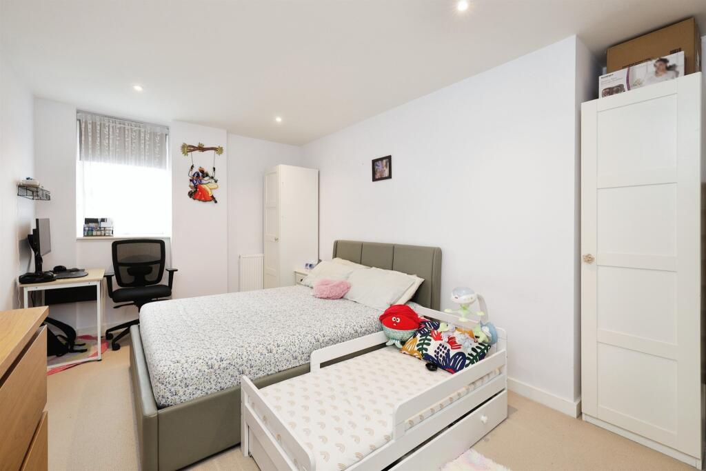 Apartment in Watford - View 4