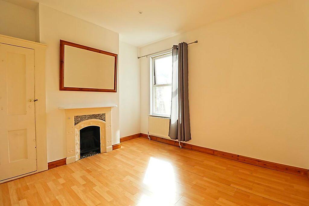 Apartment in Southend-on-Sea, Essex - More