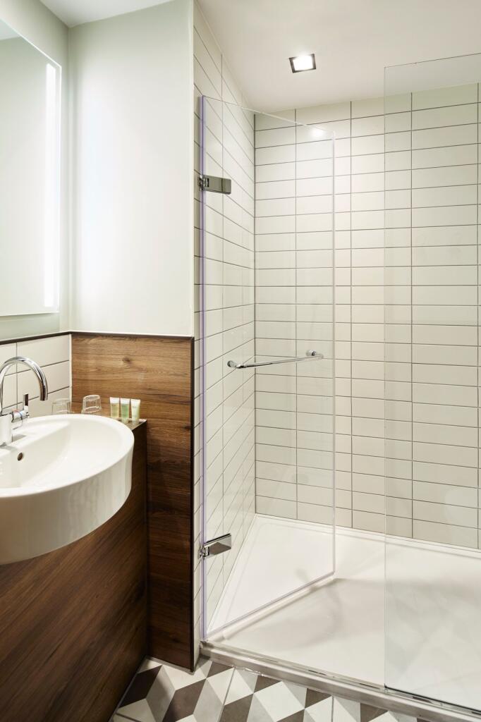 Main image of property: One Bedroom Serviced Apartment with Separate Living Room, London Bridge, SE1