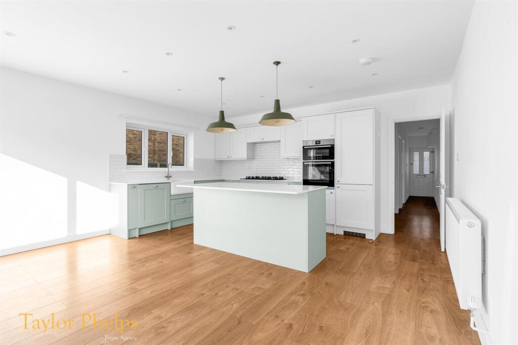 House in Ware, Kings Hill - View 3