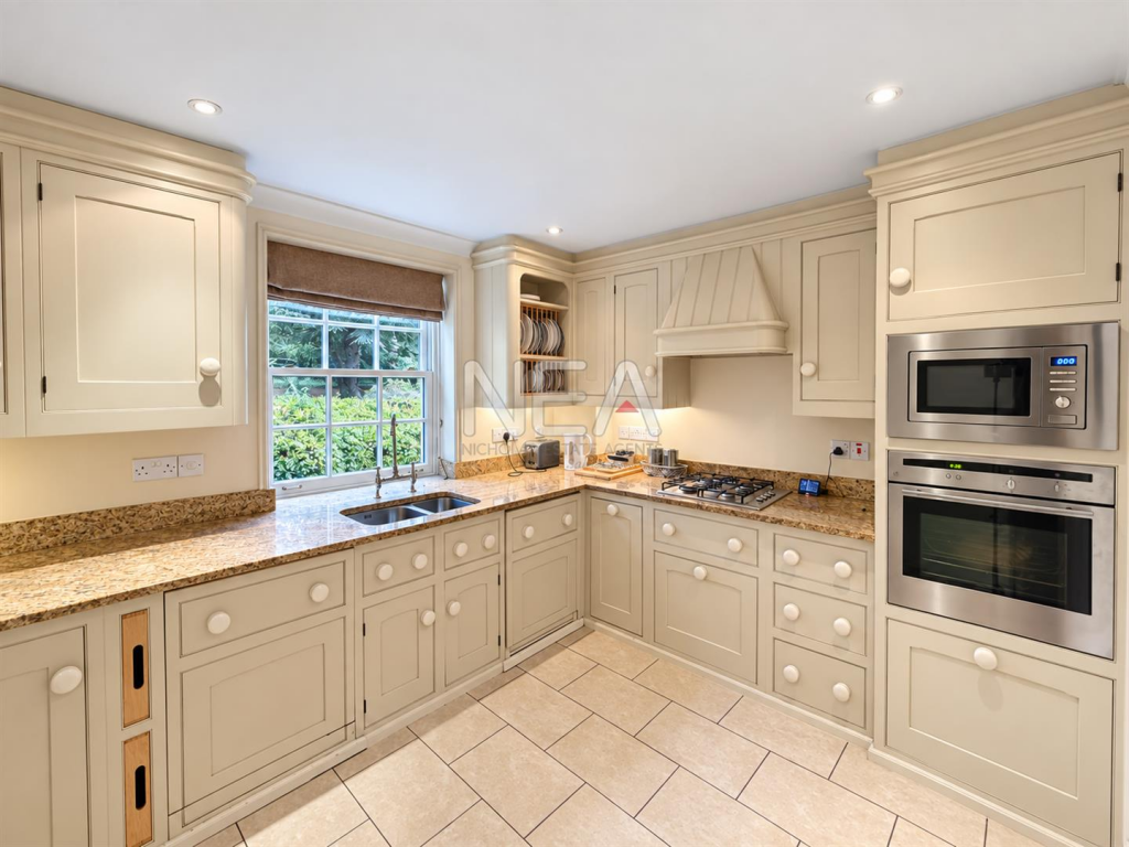 Apartment in Reading - View 2