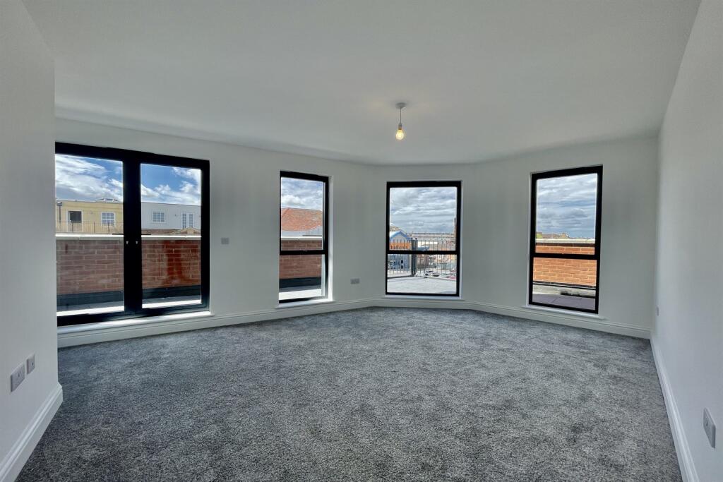 Apartment in Southend-on-Sea - View 5