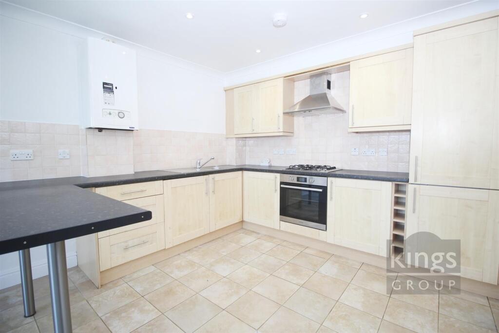 White Hart Court High Street Waltham Cross photo 4
